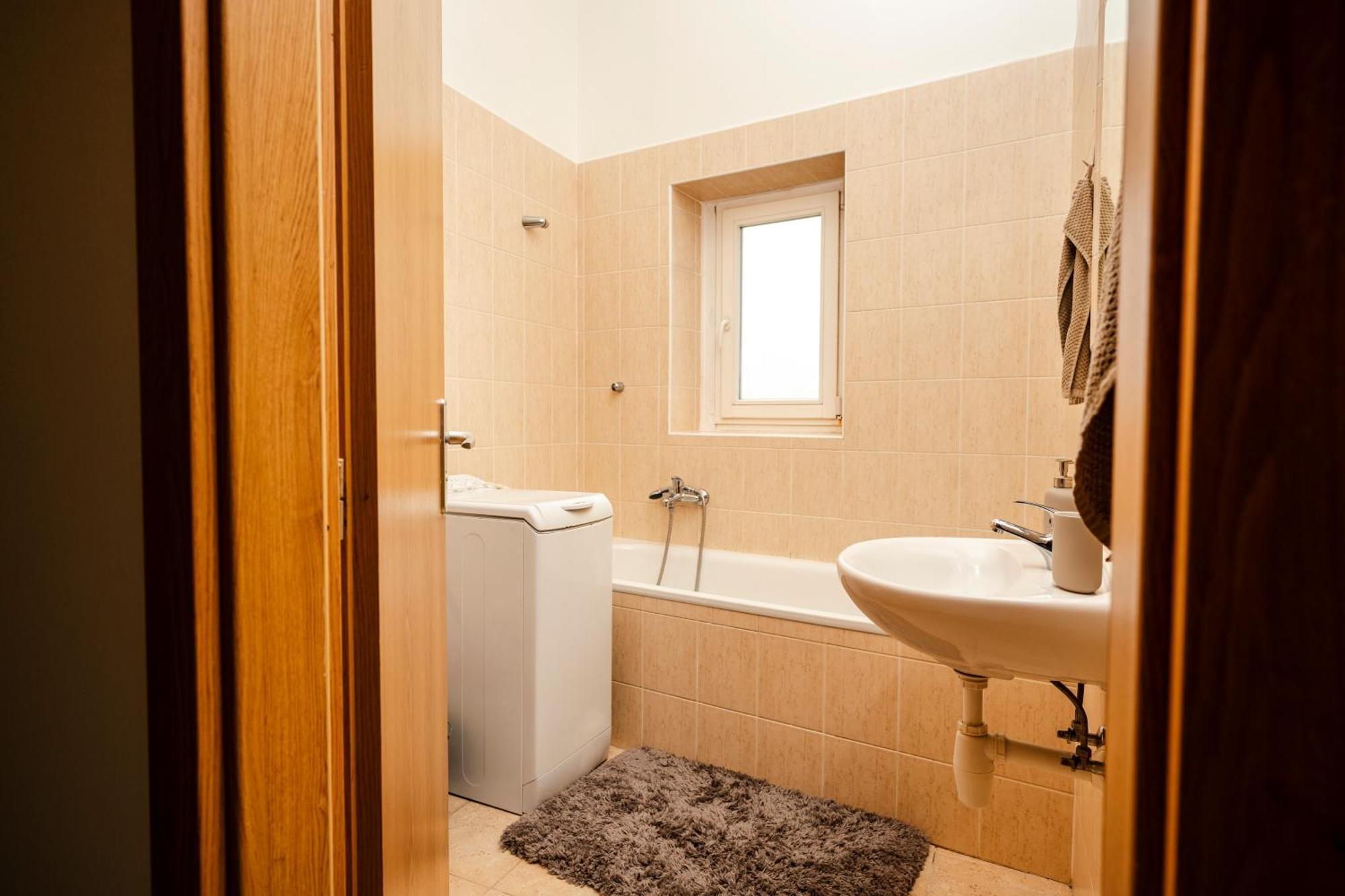 Apartman Namesti Frantiska Krizika Tábor Esterno foto